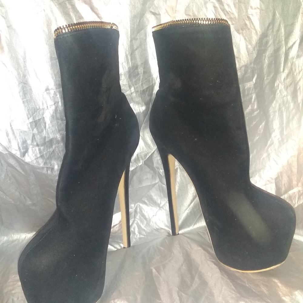 9 in high heeled boots.